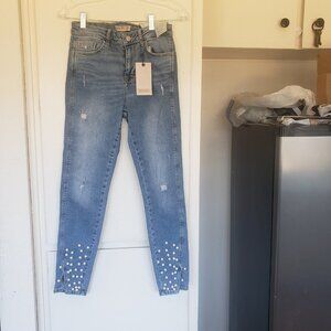 Zara Pearl Bottom Leg Jeans Size 6 NWT